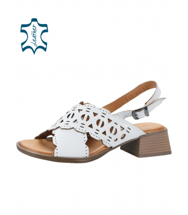 Biele kožené sandále s vysalerovaným vzorom 027-M6
