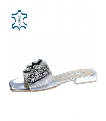 Stříbrné kožené pantofle s ozdobnou mašlí DSL2452