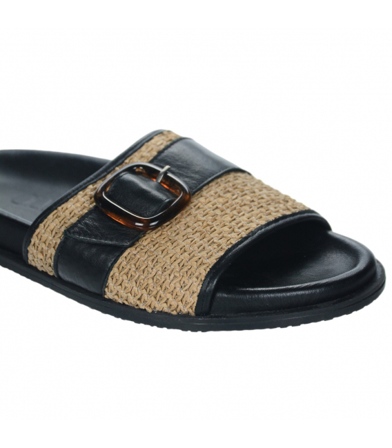 Pohodlné čierne moderné šľapky s prackou D27089-803