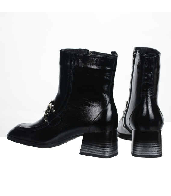 Čierne elegantné členkové čižmy s ozdobou 032-7607