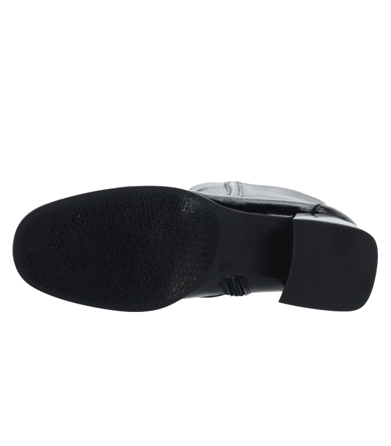 Čierne elegantné členkové čižmy s ozdobou 032-7607