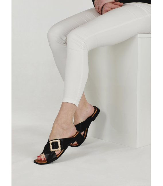 Elegantné čierne šľapky s prackou 101-2600