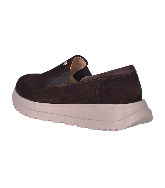 Hnedé slip on mokasíny s brúsenej kože DTE054