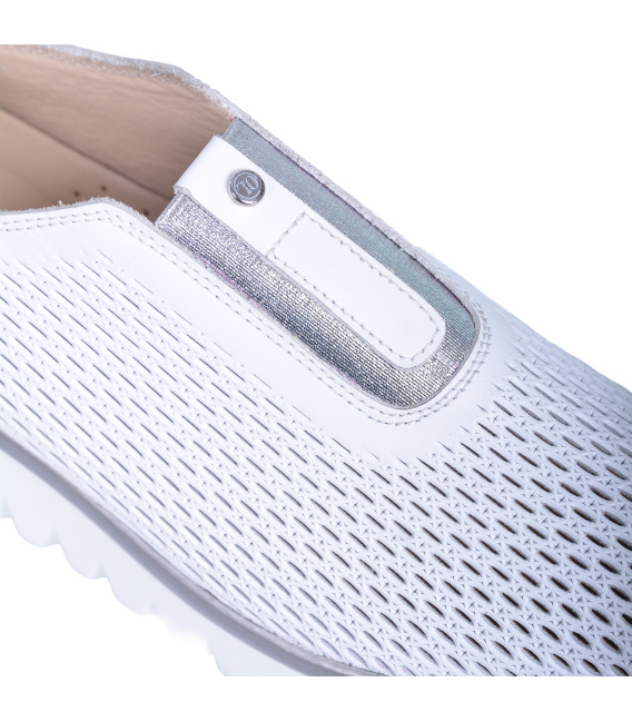 Dámske perforované biele slip on tenisky 2763