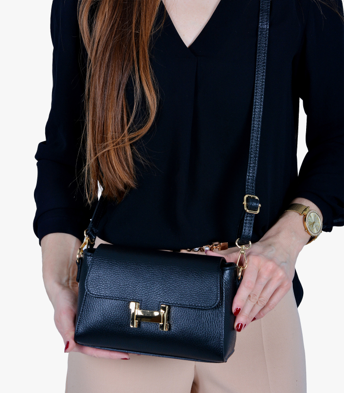 Dámska čierna kožená crossbody kabelka Ivana