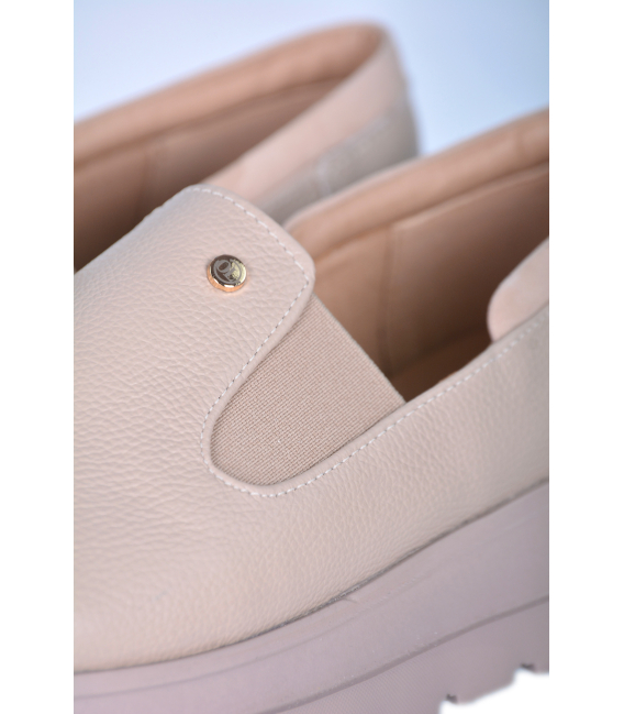 Béžové kožené slip on mokasíny DTE054