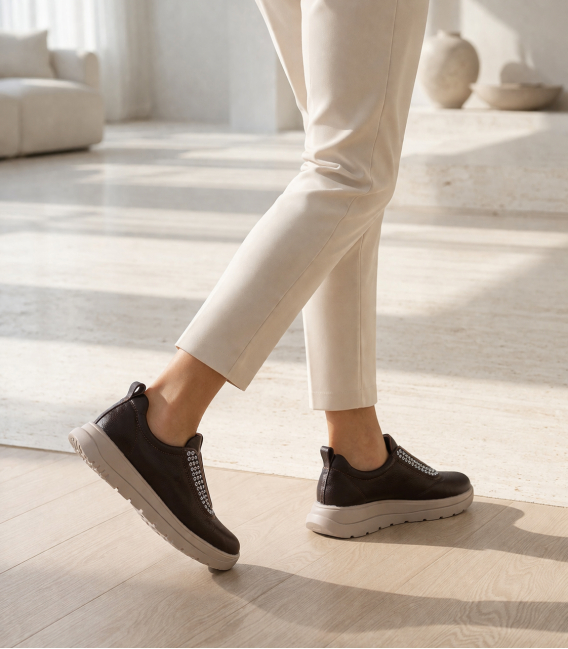 Hnedé slip on tenisky s kamienkami na podošve unica 2534