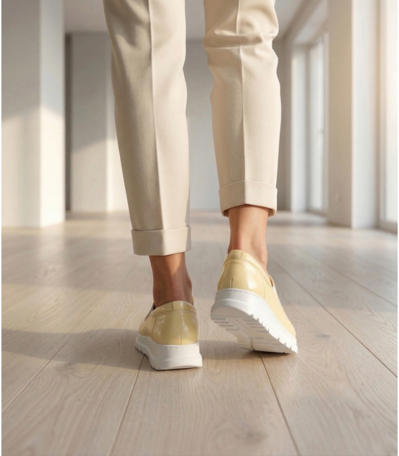 Žlté perleťové kožené slip on mokasíny DTE054