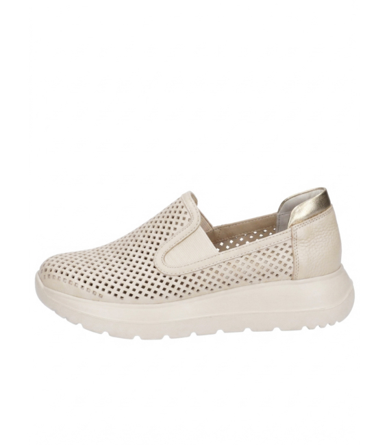 Béžové perforované slip on mokasíny DTE054