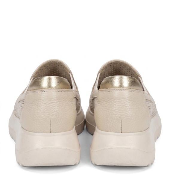 Béžové perforované slip on mokasíny DTE054
