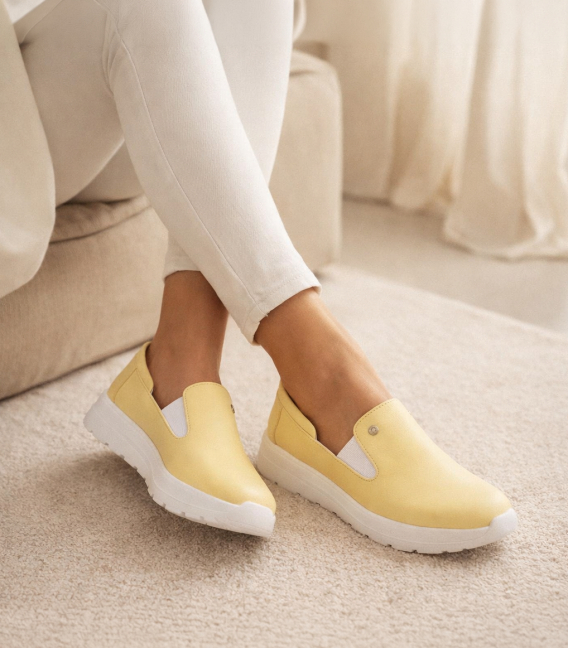 Žlté kožené slip on mokasíny DTE054