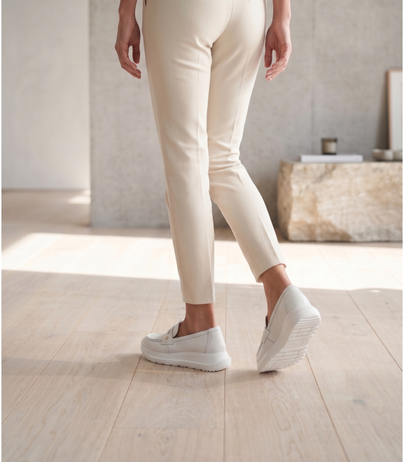 Biele slip on mokasíny 2486