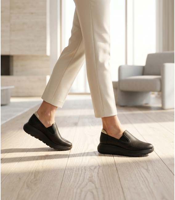 Čierne perforované slip on mokasíny DTE054