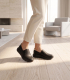 Čierne perforované slip on mokasíny DTE054