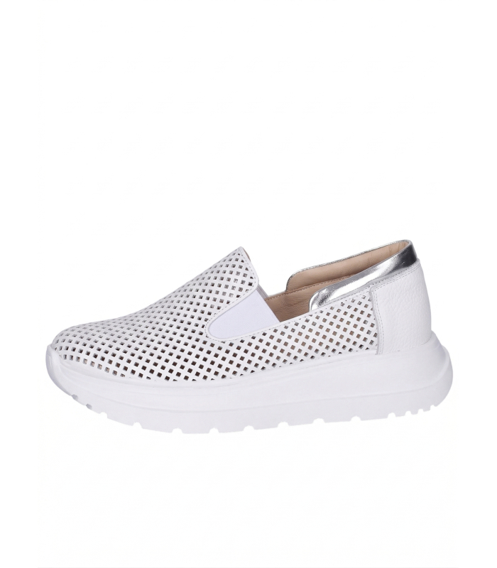 Biele perforované slip on mokasíny DTE054