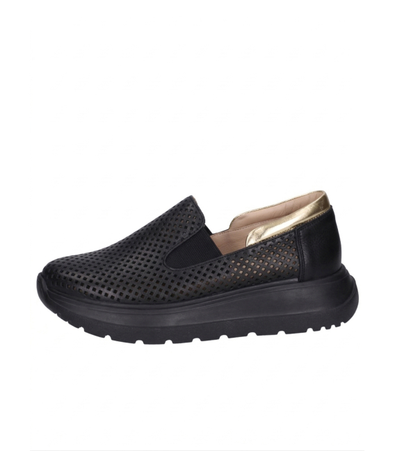 Čierne perforované slip on mokasíny DTE054
