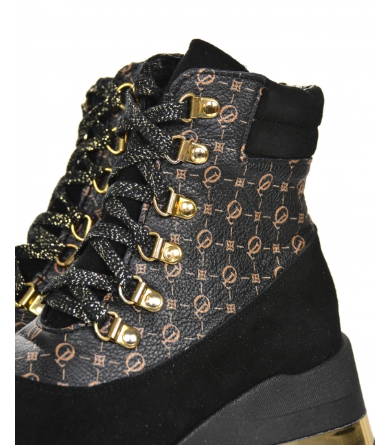 Čierne členkové topánky so zamšom a zlatým monogramom OL DKO3022
