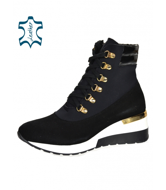 Čierne členkové topánky so zlatými detailami a elastickým materiálom na bielej podošve DKO3022