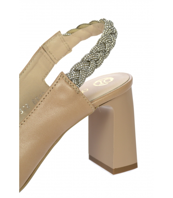 Bledohnedé kožené sandále na podpätku s prepletaným kamienkovým zdobením 2328