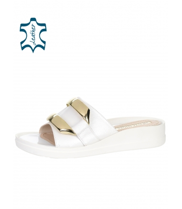 Perleťové kožené pantofle na bílé podešvě se zlatou ozdobou DSL2306