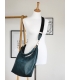 Zvýhodnený set smaragdovo zelené kožené tenisky so zlatou pätou - DTE2118+kabelka Aisha SMARAGD