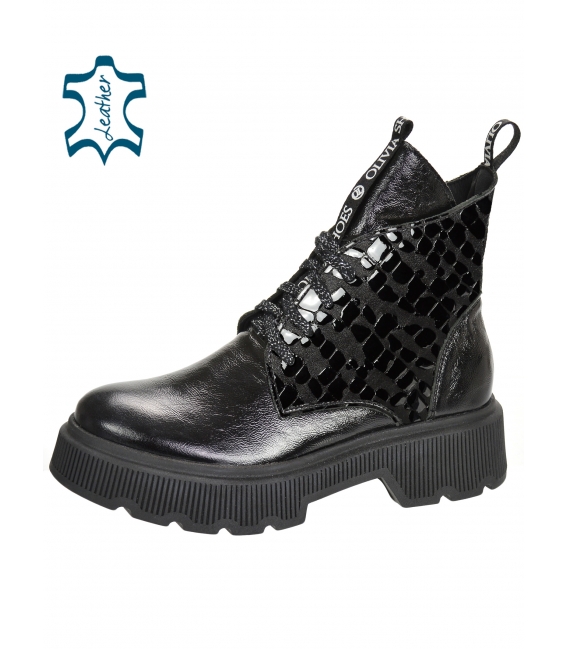 Čierne lesklé členkové topánky s kroko vzorm DKO3404