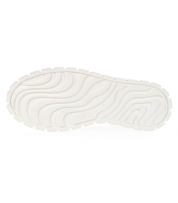 Biele slip-on tenisky s jemným vzorom na bielej podošve DTE3316
