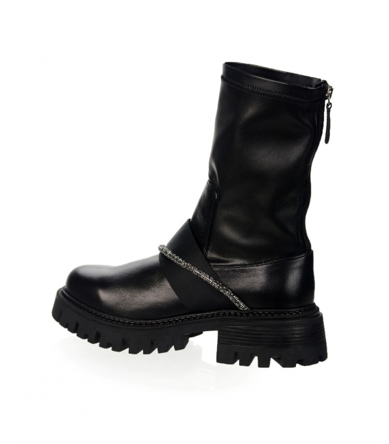 Čierne workery s ozdobným štrasovým pásikom 024-6738