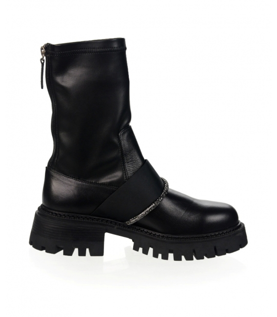 Čierne workery s ozdobným štrasovým pásikom 024-6738