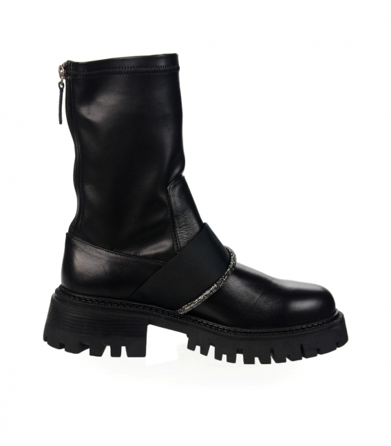 Čierne workery s ozdobným štrasovým pásikom 024-6738