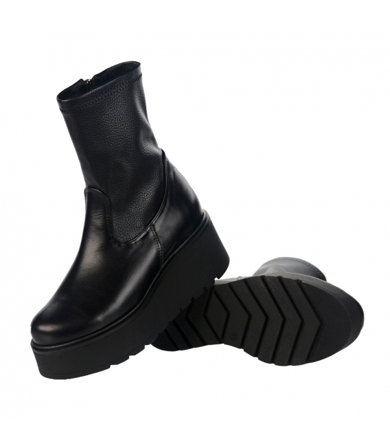Čierne členkové čižmy na zips 2406